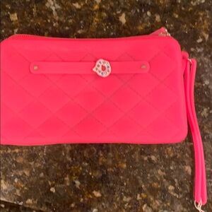 Silicone wristlet
